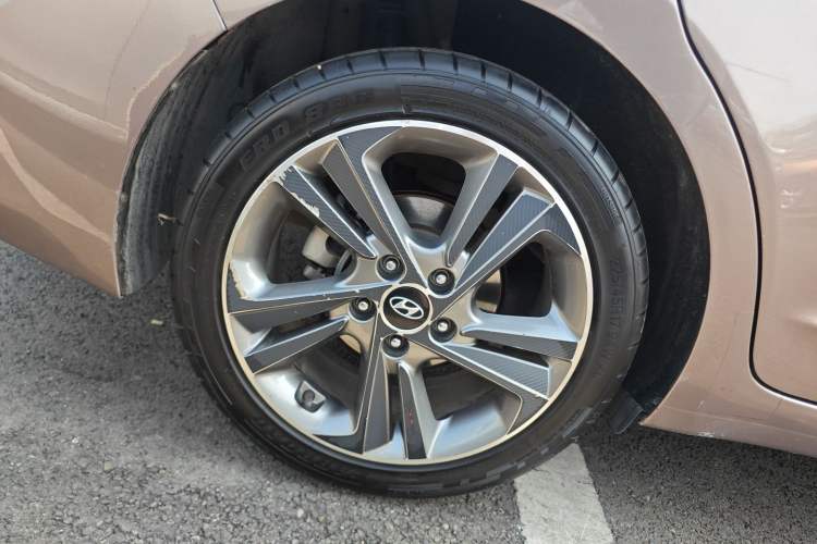 Used Hyundai Elantra (6th Generation / Lingdong) 2016 1.6L Automatic ZhiXuan · Youth Edition Right Rear Wheel Hub