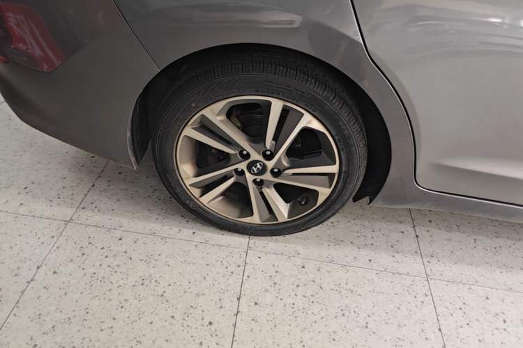 Used Hyundai Elantra (6th Generation / Lingdong) 2016 1.6L Automatic ZhiXuan · Luxury Version Right Rear Wheel Hub