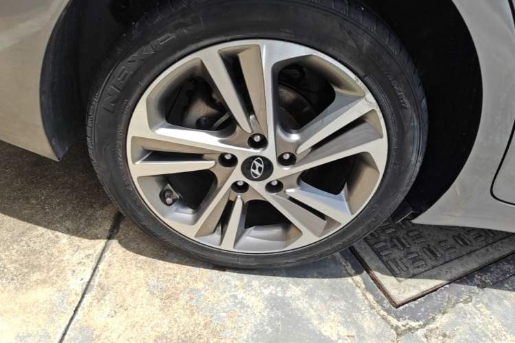 Used Hyundai Elantra (6th Generation / Lingdong) 2016 1.6L Automatic ZhiXuan – Elite Version Right Rear Wheel Hub