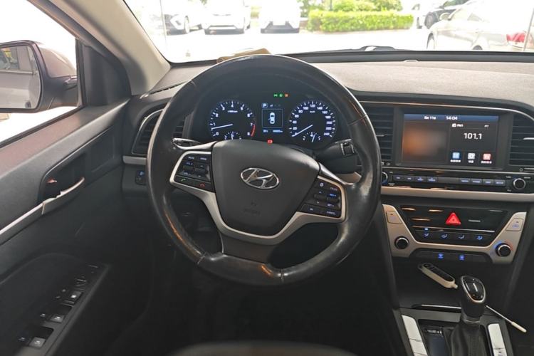Used Hyundai Elantra (6th Generation / Lingdong) 2016 1.6L Automatic ZhiXuan · Luxury Version Steering Wheel