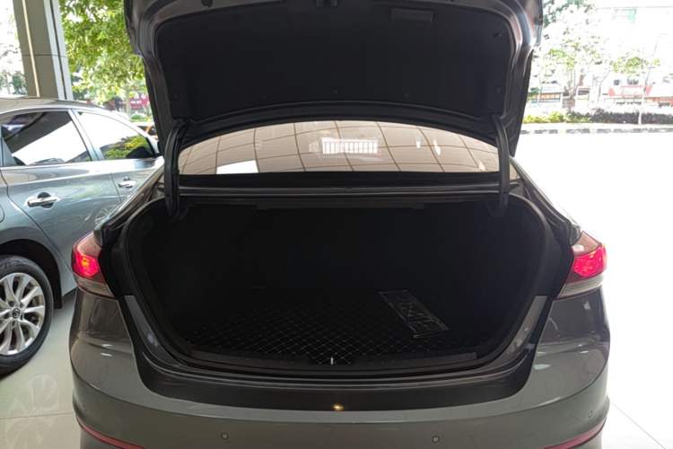 Used Hyundai Elantra (6th Generation / Lingdong) 2016 1.6L Automatic ZhiXuan – Elite Version Trunk