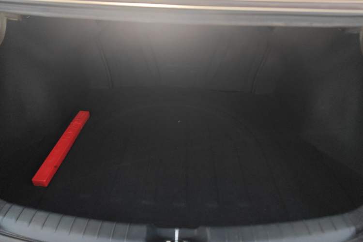 Used Hyundai Elantra (6th Generation / Lingdong) 2016 1.6L Automatic ZhiXuan · Youth Edition Trunk