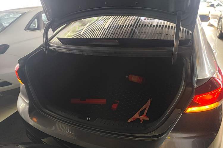Used Hyundai Elantra (6th Generation / Lingdong) 2016 1.6L Automatic ZhiXuan – Elite Version Trunk