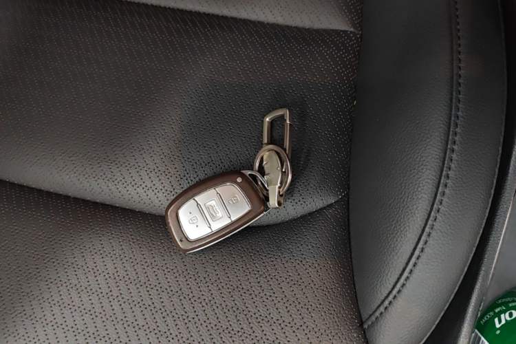 Used Hyundai Elantra (6th Generation / Lingdong) 2016 1.6L Automatic ZhiXuan · Luxury Version Vehicle Key
