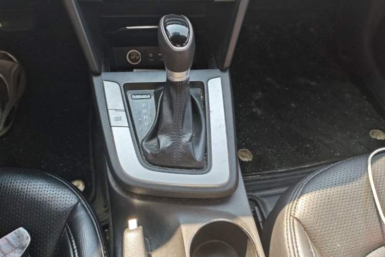 Used Hyundai Elantra (6th Generation / Lingdong) 2016 1.6L Automatic ZhiXuan – Elite Version Gear Lever