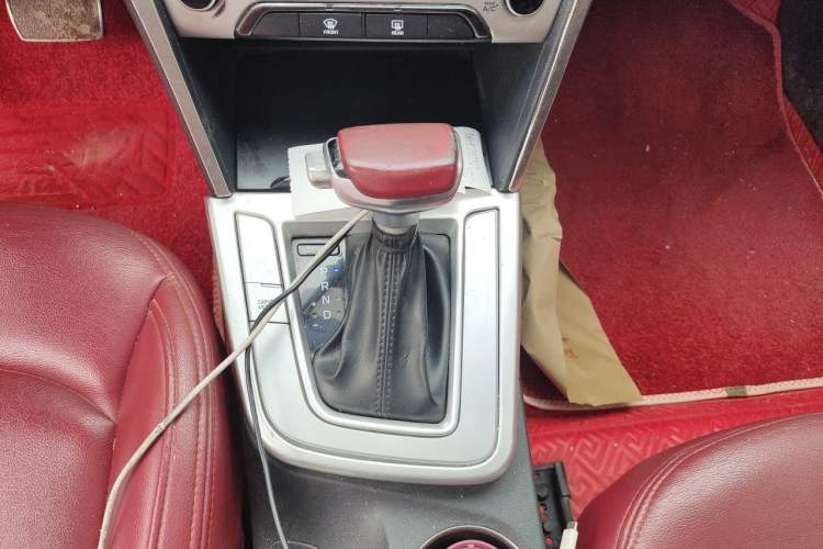 Used Hyundai Elantra (6th Generation / Lingdong) 2016 1.6L Automatic ZhiXuan – Elite Version Gear Lever