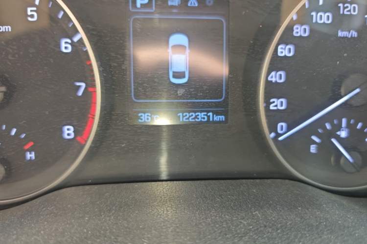 Used Hyundai Elantra (6th Generation / Lingdong) 2016 1.6L Automatic ZhiXuan – Elite Version Odometer Close Up