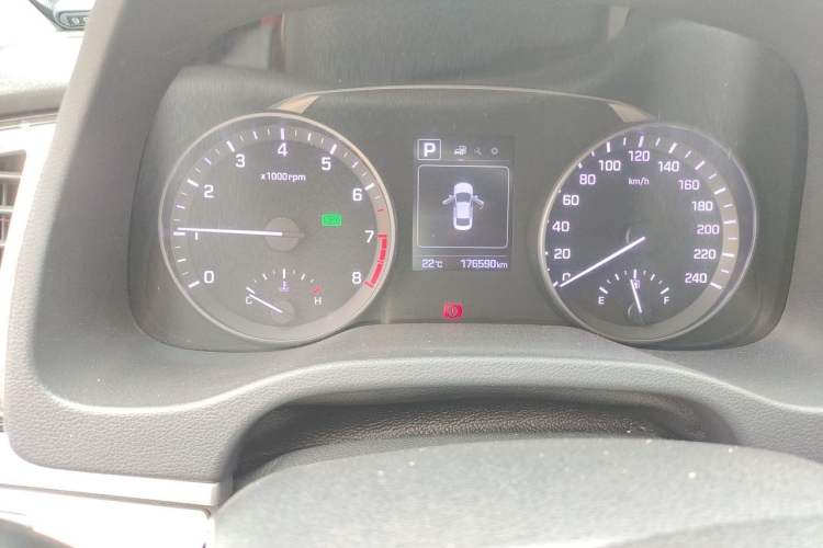 Used Hyundai Elantra (6th Generation / Lingdong) 2016 1.6L Automatic ZhiXuan – Elite Version Odometer Close Up