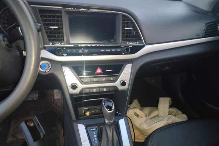Used Hyundai Elantra (6th Generation / Lingdong) 2016 1.6L Automatic ZhiXuan – Elite Version Audio And AC Panel