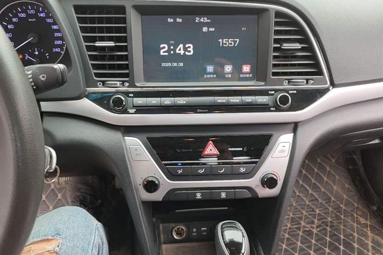 Used Hyundai Elantra (6th Generation / Lingdong) 2016 1.6L Automatic ZhiXuan – Elite Version Audio And AC Panel