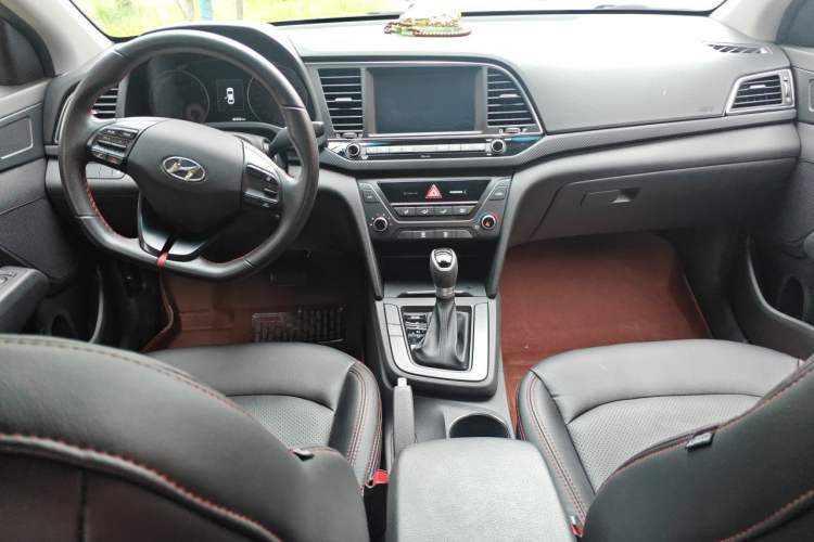 Used Hyundai Elantra (6th Generation / Lingdong) 2016 1.4T Dual-Clutch Xuan Dong · Dynamic Version Center Console
