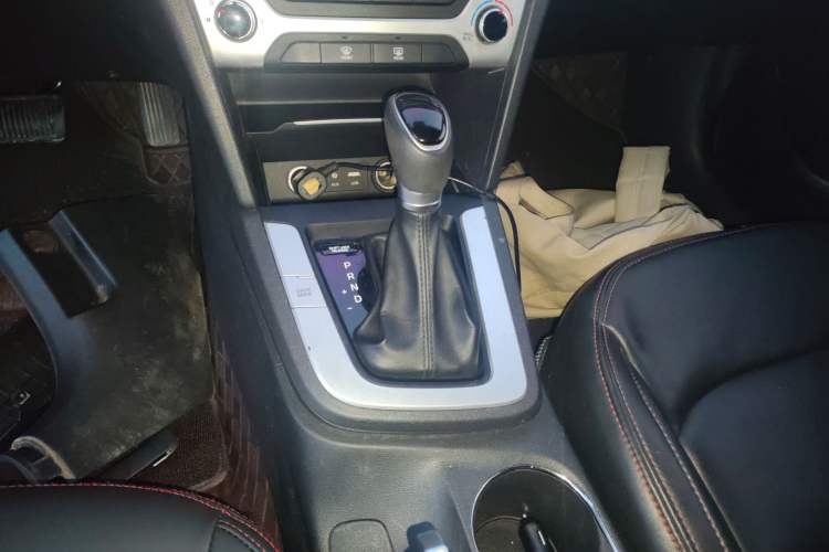 Used Hyundai Elantra (6th Generation / Lingdong) 2016 1.6L Automatic ZhiXuan – Elite Version Gear Lever