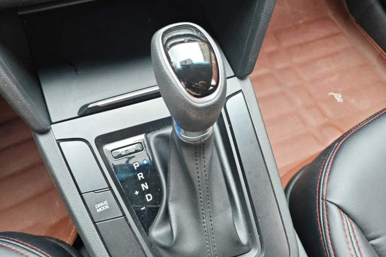 Used Hyundai Elantra (6th Generation / Lingdong) 2016 1.4T Dual-Clutch Xuan Dong · Dynamic Version Gear Lever