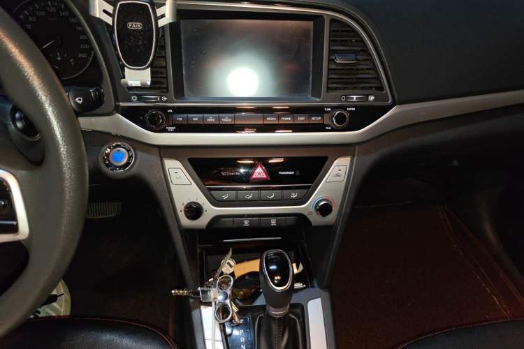 Used Hyundai Elantra (6th Generation / Lingdong) 2016 1.6L Automatic ZhiXuan – Elite Version Audio And AC Panel