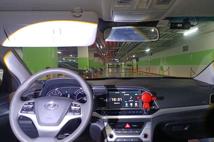 Used Hyundai Elantra (6th Generation / Lingdong) 2016 1.6L Automatic ZhiXuan – Elite Version Center Console