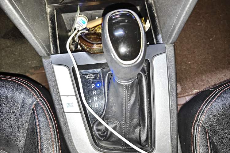 Used Hyundai Elantra (6th Generation / Lingdong) 2016 1.6L Automatic ZhiXuan – Elite Version Gear Lever