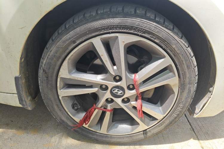 Used Hyundai Elantra (6th Generation / Lingdong) 2016 1.6L Automatic ZhiXuan – Elite Version Right Front Wheel Hub