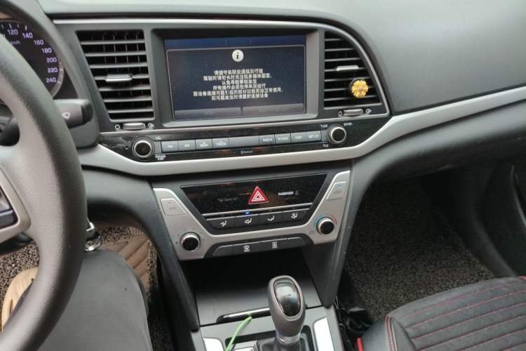 Used Hyundai Elantra (6th Generation / Lingdong) 2016 1.6L Automatic ZhiXuan – Elite Version Audio And AC Panel