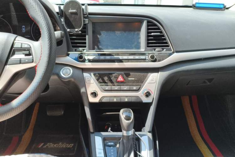 Used Hyundai Elantra (6th Generation / Lingdong) 2016 1.6L Automatic ZhiXuan – Elite Version Audio And AC Panel