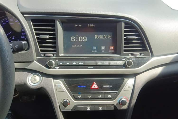 Used Hyundai Elantra (6th Generation / Lingdong) 2016 1.6L Automatic ZhiXuan – Elite Version Audio And AC Panel