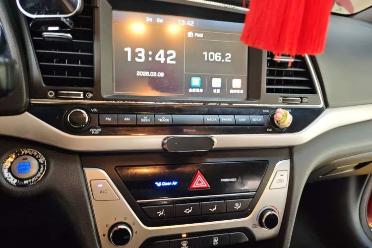 Used Hyundai Elantra (6th Generation / Lingdong) 2016 1.6L Automatic ZhiXuan – Elite Version Audio And AC Panel