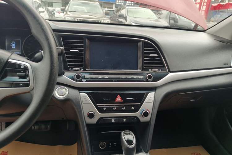 Used Hyundai Elantra (6th Generation / Lingdong) 2016 1.6L Automatic ZhiXuan – Elite Version Audio And AC Panel