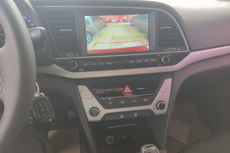 Used Hyundai Elantra (6th Generation / Lingdong) 2016 1.6L Automatic ZhiXuan – Elite Version Audio And AC Panel
