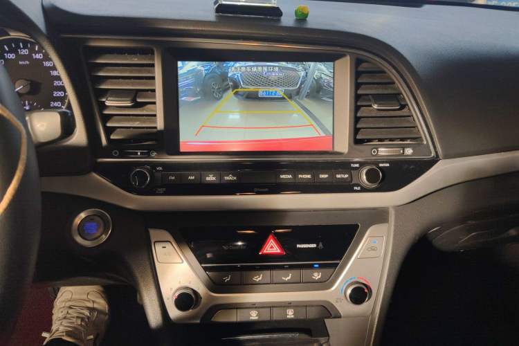 Used Hyundai Elantra (6th Generation / Lingdong) 2016 1.6L Automatic ZhiXuan – Elite Version Audio And AC Panel