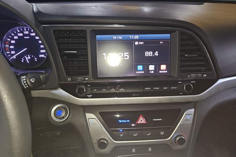 Used Hyundai Elantra (6th Generation / Lingdong) 2016 1.6L Automatic ZhiXuan – Elite Version Audio And AC Panel