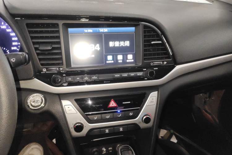 Used Hyundai Elantra (6th Generation / Lingdong) 2016 1.6L Automatic ZhiXuan · Youth Edition Audio And AC Panel