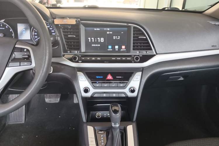 Used Hyundai Elantra (6th Generation / Lingdong) 2016 1.6L Automatic ZhiXuan – Elite Version Audio And AC Panel