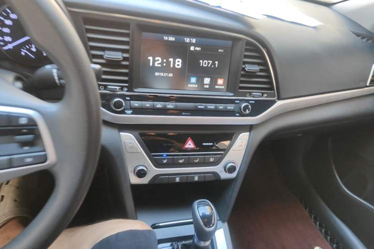 Used Hyundai Elantra (6th Generation / Lingdong) 2016 1.6L Automatic ZhiXuan – Elite Version Audio And AC Panel