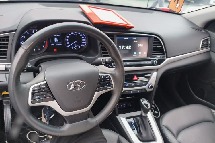 Used Hyundai Elantra (6th Generation / Lingdong) 2016 1.6L Automatic ZhiXuan · Luxury Version Center Console