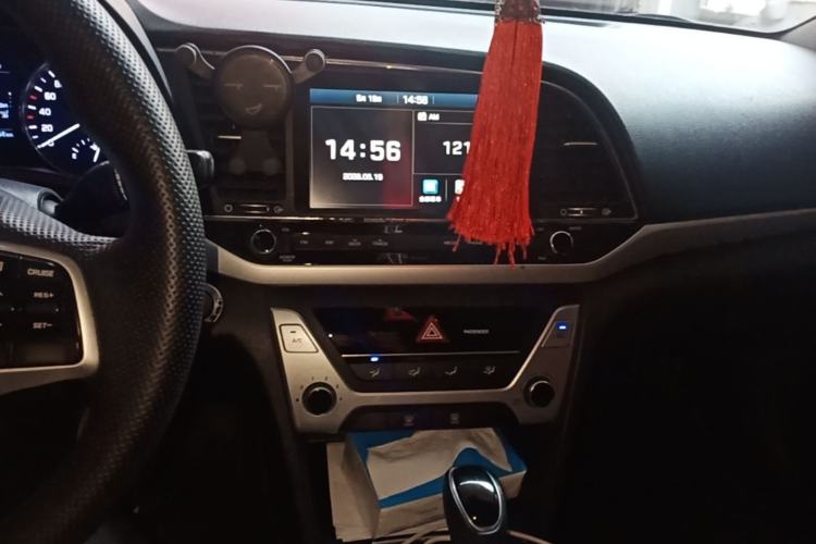Used Hyundai Elantra (6th Generation / Lingdong) 2016 1.6L Automatic ZhiXuan – Elite Version Center Console