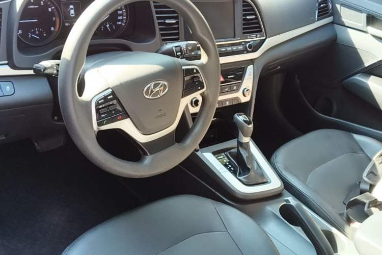 Used Hyundai Elantra (6th Generation / Lingdong) 2016 1.6L Automatic ZhiXuan – Elite Version Center Console