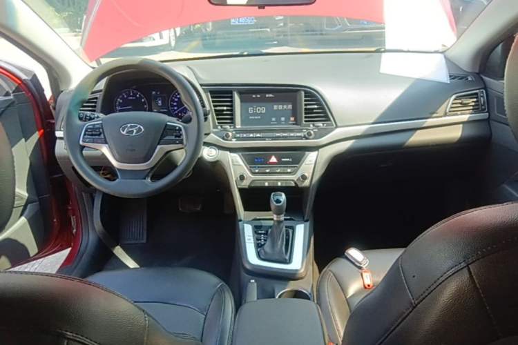 Used Hyundai Elantra (6th Generation / Lingdong) 2016 1.6L Automatic ZhiXuan – Elite Version Center Console