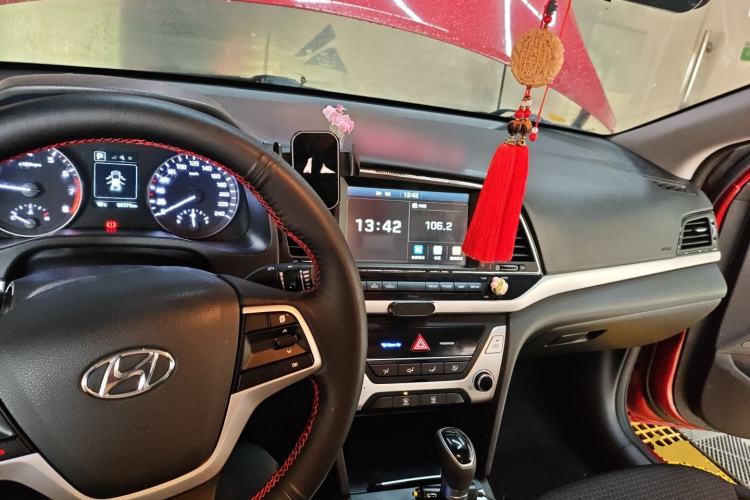 Used Hyundai Elantra (6th Generation / Lingdong) 2016 1.6L Automatic ZhiXuan – Elite Version Center Console