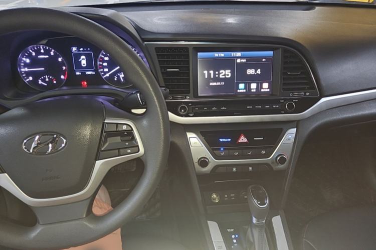 Used Hyundai Elantra (6th Generation / Lingdong) 2016 1.6L Automatic ZhiXuan – Elite Version Center Console