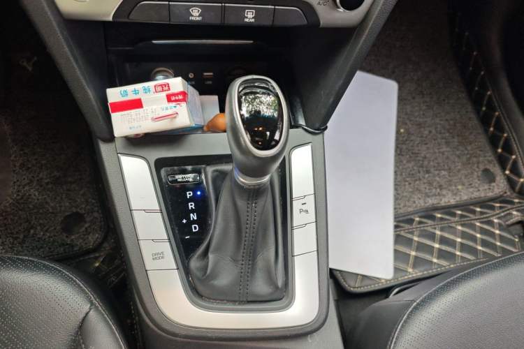Used Hyundai Elantra (6th Generation / Lingdong) 2016 1.6L Automatic ZhiXuan · Luxury Version Gear Lever
