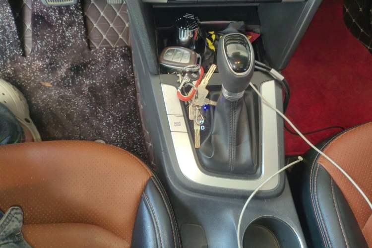 Used Hyundai Elantra (6th Generation / Lingdong) 2016 1.6L Automatic ZhiXuan – Elite Version Gear Lever