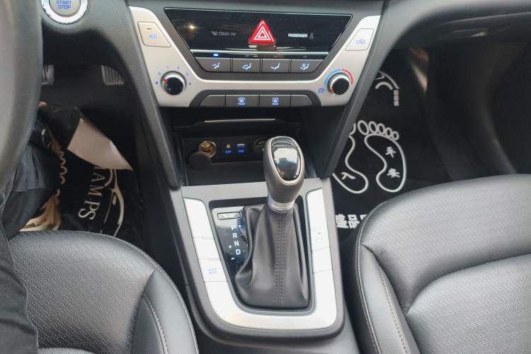 Used Hyundai Elantra (6th Generation / Lingdong) 2016 1.6L Automatic ZhiXuan · Luxury Version Gear Lever