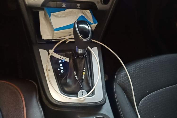 Used Hyundai Elantra (6th Generation / Lingdong) 2016 1.6L Automatic ZhiXuan – Elite Version Gear Lever