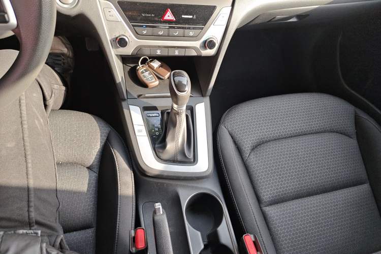 Used Hyundai Elantra (6th Generation / Lingdong) 2016 1.6L Automatic ZhiXuan – Elite Version Gear Lever