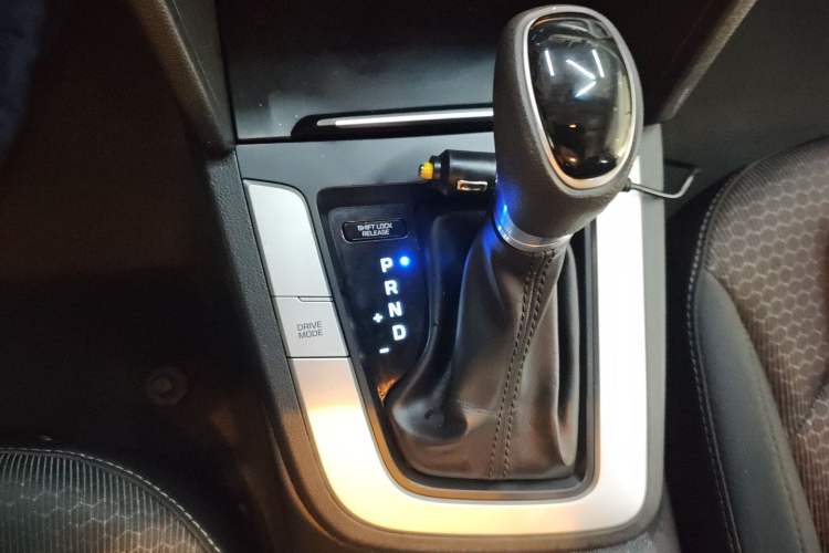 Used Hyundai Elantra (6th Generation / Lingdong) 2016 1.6L Automatic ZhiXuan – Elite Version Gear Lever