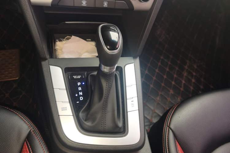 Used Hyundai Elantra (6th Generation / Lingdong) 2016 1.6L Automatic ZhiXuan – Elite Version Gear Lever