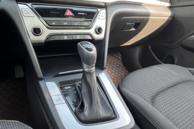 Used Hyundai Elantra (6th Generation / Lingdong) 2016 1.6L Automatic ZhiXuan – Elite Version Gear Lever