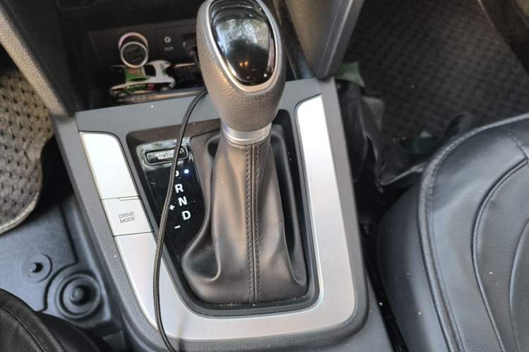 Used Hyundai Elantra (6th Generation / Lingdong) 2016 1.6L Automatic ZhiXuan – Elite Version Gear Lever