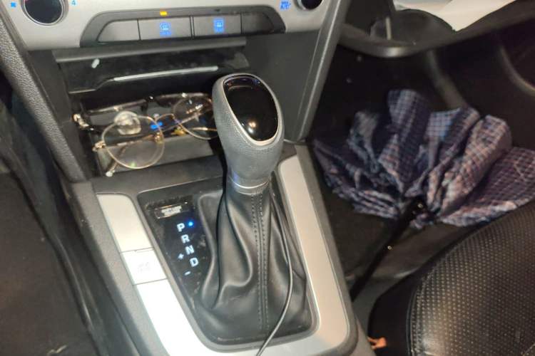 Used Hyundai Elantra (6th Generation / Lingdong) 2016 1.6L Automatic ZhiXuan – Elite Version Gear Lever