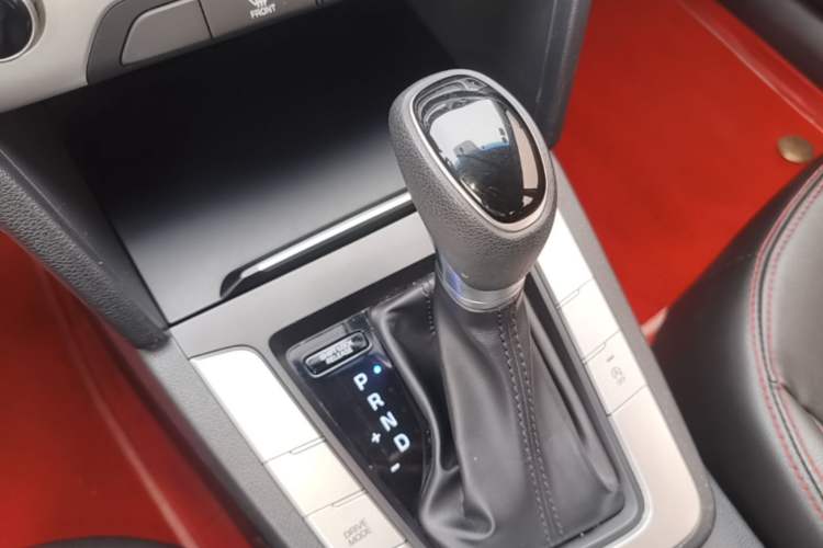Used Hyundai Elantra (6th Generation / Lingdong) 2016 1.6L Automatic ZhiXuan – Elite Version Gear Lever
