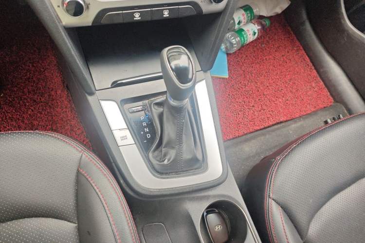 Used Hyundai Elantra (6th Generation / Lingdong) 2016 1.6L Automatic ZhiXuan – Elite Version Gear Lever